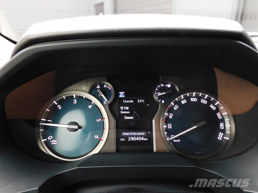 Toyota Land Cruiser 2.8 D-4D-F Challenger Window Van 1e E مركبات عابرة البلاد