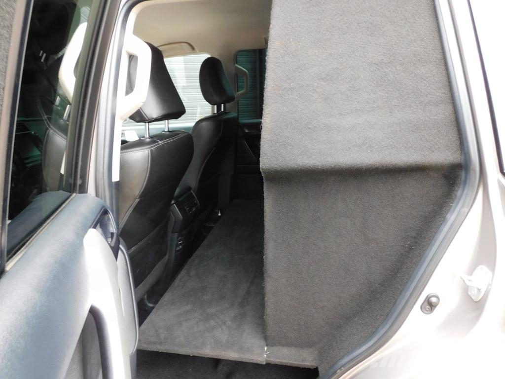 Toyota Land Cruiser 2.8 D-4D-F Challenger Window Van 1e E مركبات عابرة البلاد