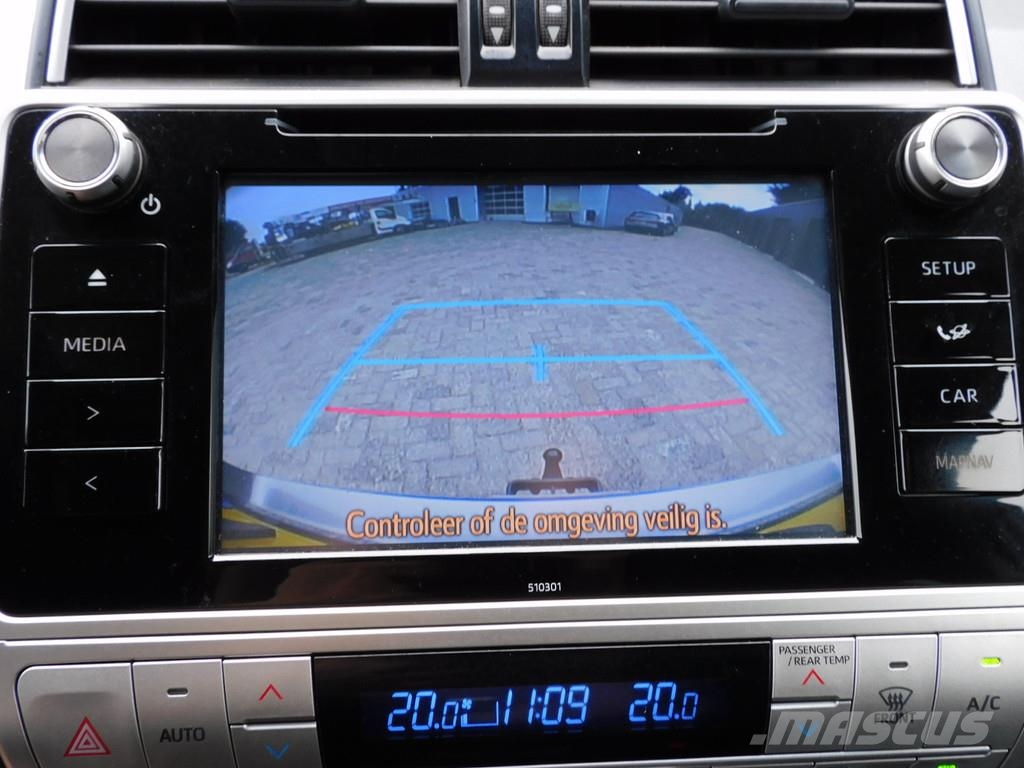Toyota Land Cruiser 2.8 D-4D-F Challenger Window Van 1e E مركبات عابرة البلاد