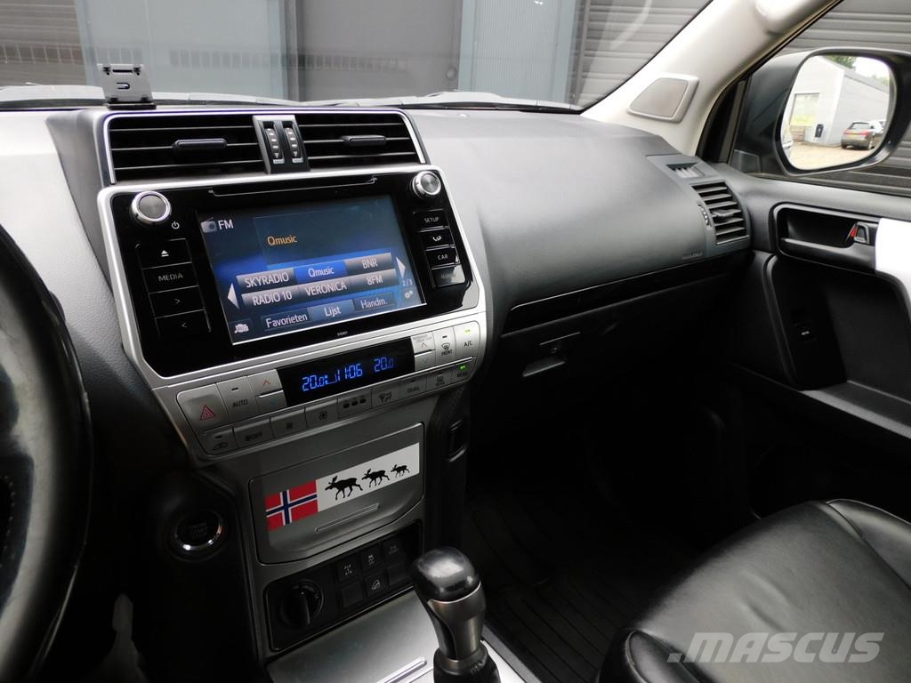 Toyota Land Cruiser 2.8 D-4D-F Challenger Window Van 1e E مركبات عابرة البلاد