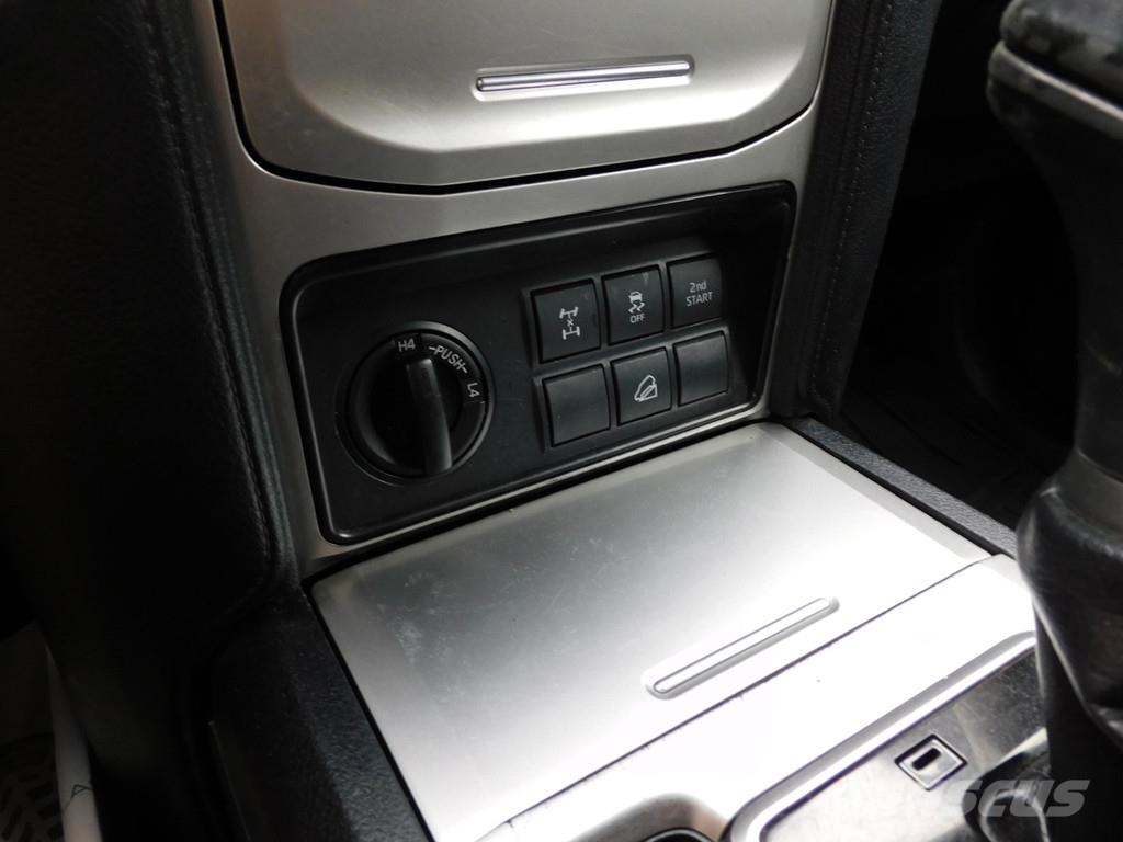 Toyota Land Cruiser 2.8 D-4D-F Challenger Window Van 1e E مركبات عابرة البلاد