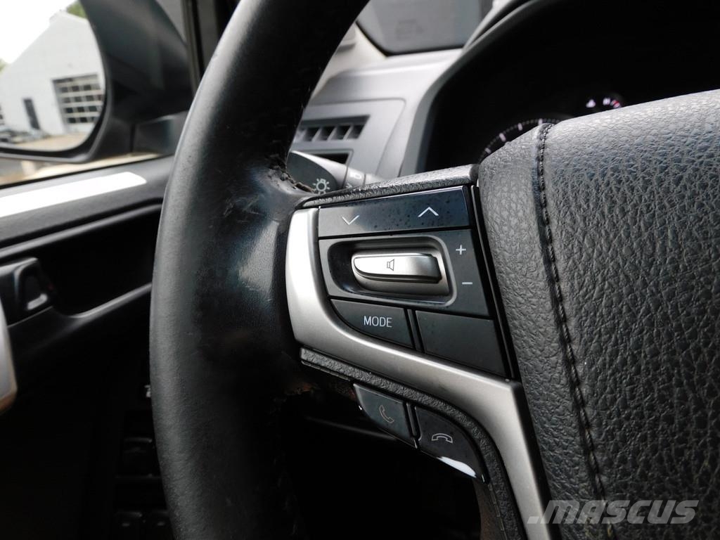 Toyota Land Cruiser 2.8 D-4D-F Challenger Window Van 1e E مركبات عابرة البلاد