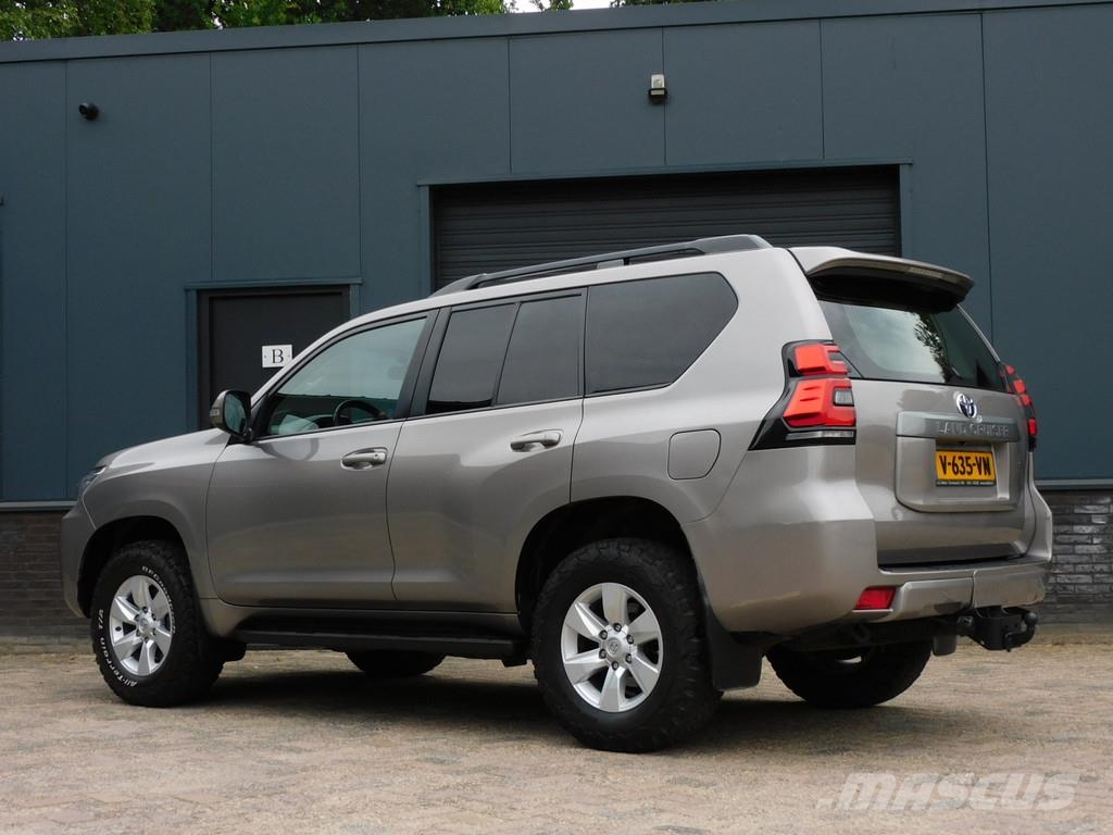 Toyota Land Cruiser 2.8 D-4D-F Challenger Window Van 1e E مركبات عابرة البلاد