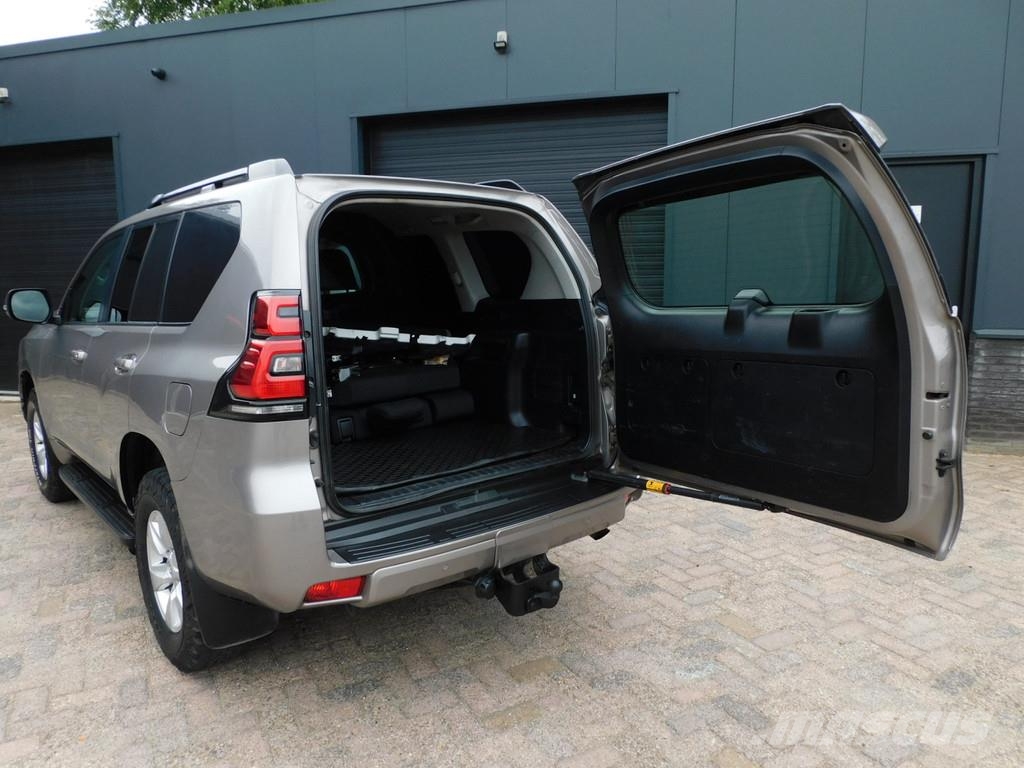 Toyota Land Cruiser 2.8 D-4D-F Challenger Window Van 1e E مركبات عابرة البلاد