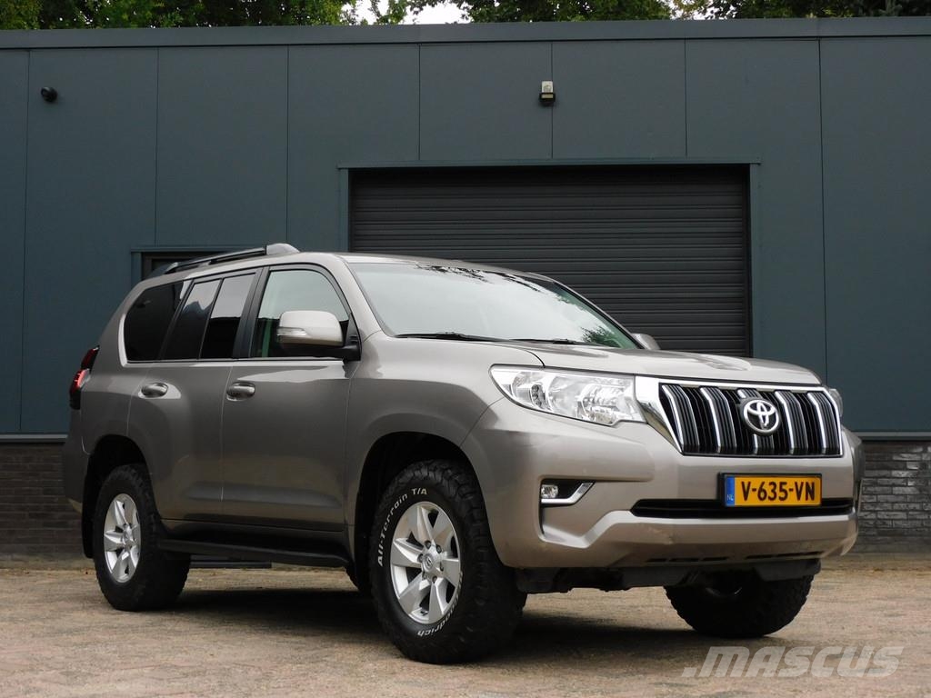 Toyota Land Cruiser 2.8 D-4D-F Challenger Window Van 1e E مركبات عابرة البلاد