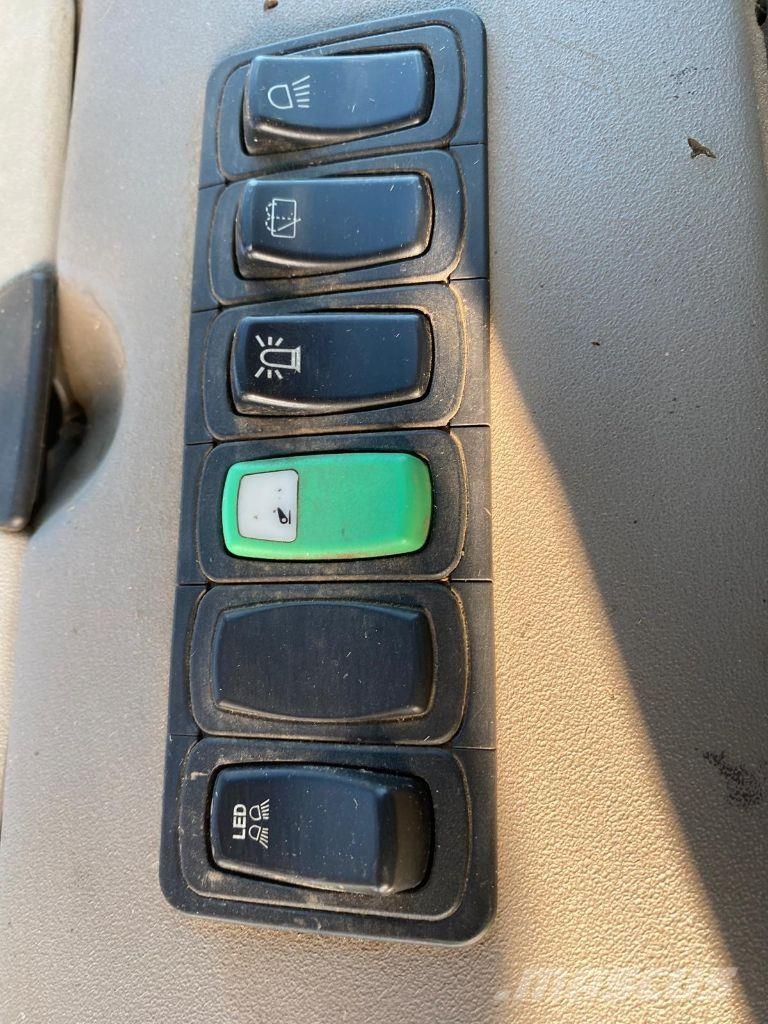 Deutz-Fahr Agrotron 6180 C-Shift Traktoriai