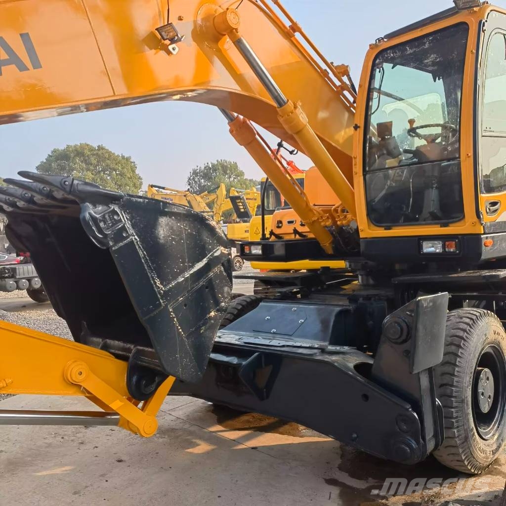 Hyundai 210W-9   Shanghai largest supplier Gravemaskiner på hjul