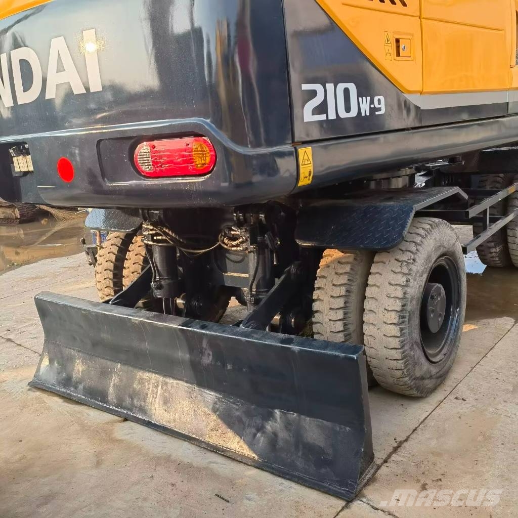Hyundai 210W-9   Shanghai largest supplier Gravemaskiner på hjul