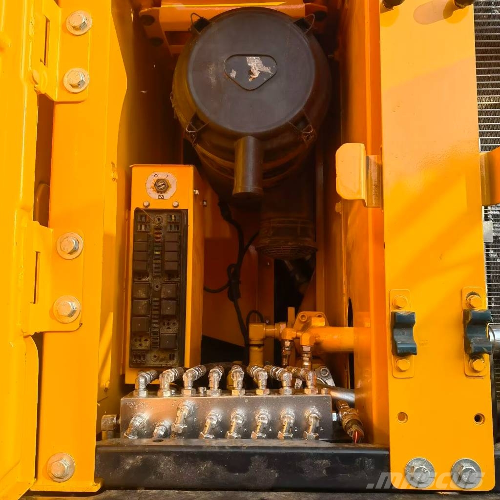 Hyundai 210W-9   Shanghai largest supplier Gravemaskiner på hjul