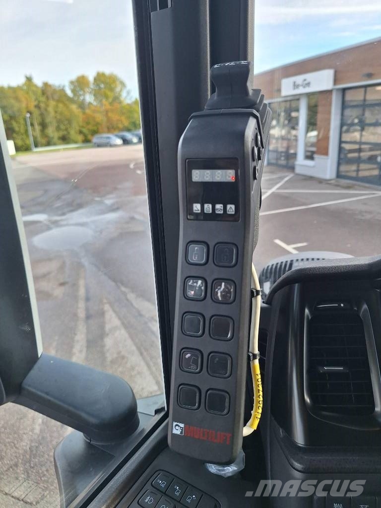 Scania R590 8X4*4 工程吊钩车
