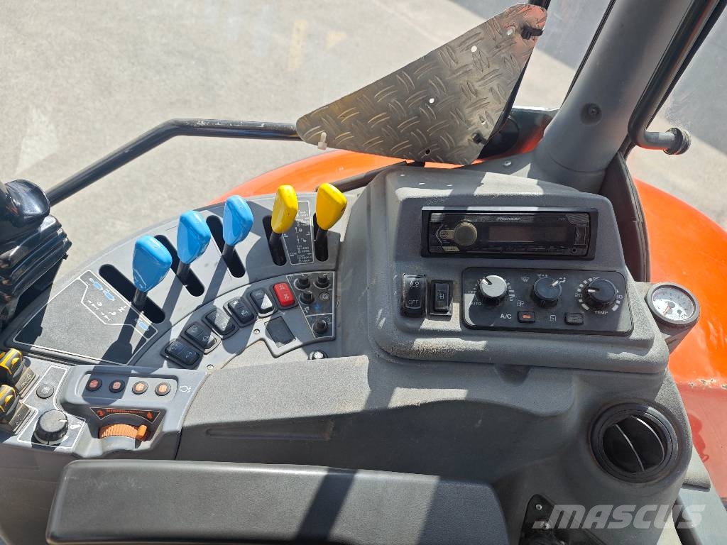 Kubota M 7-133 STANDARD Tractors