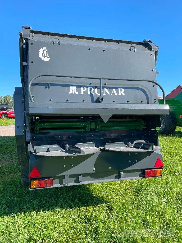 Pronar N 262/1 Fastgödselspridare 14 ton Mestverspreider