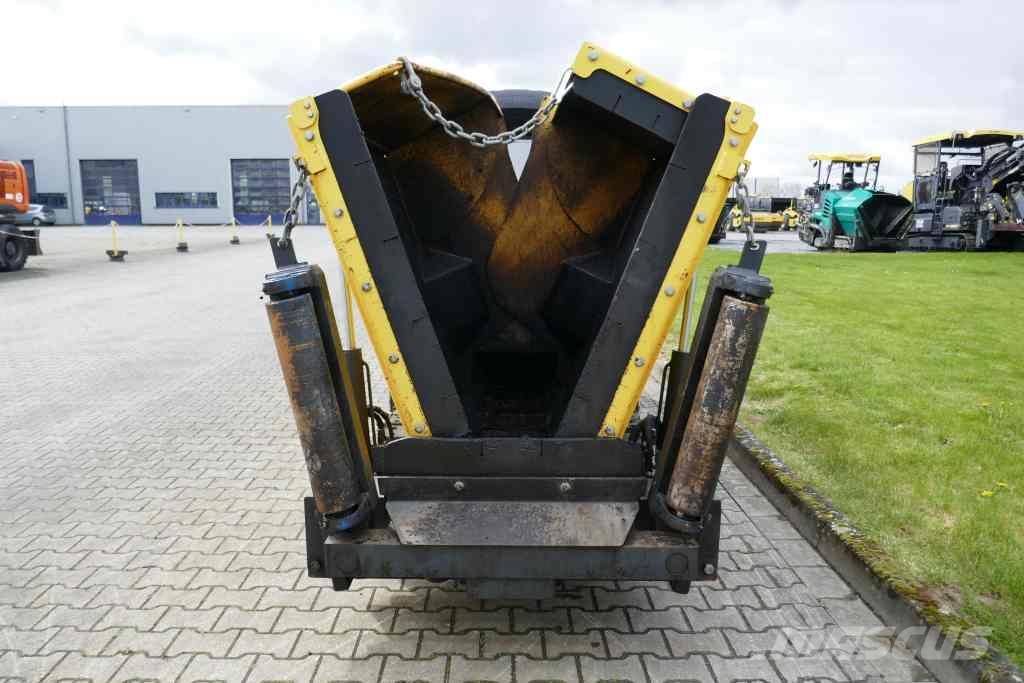 Bomag BF 200 C-2 Малогабаритні асфальтоукладальники