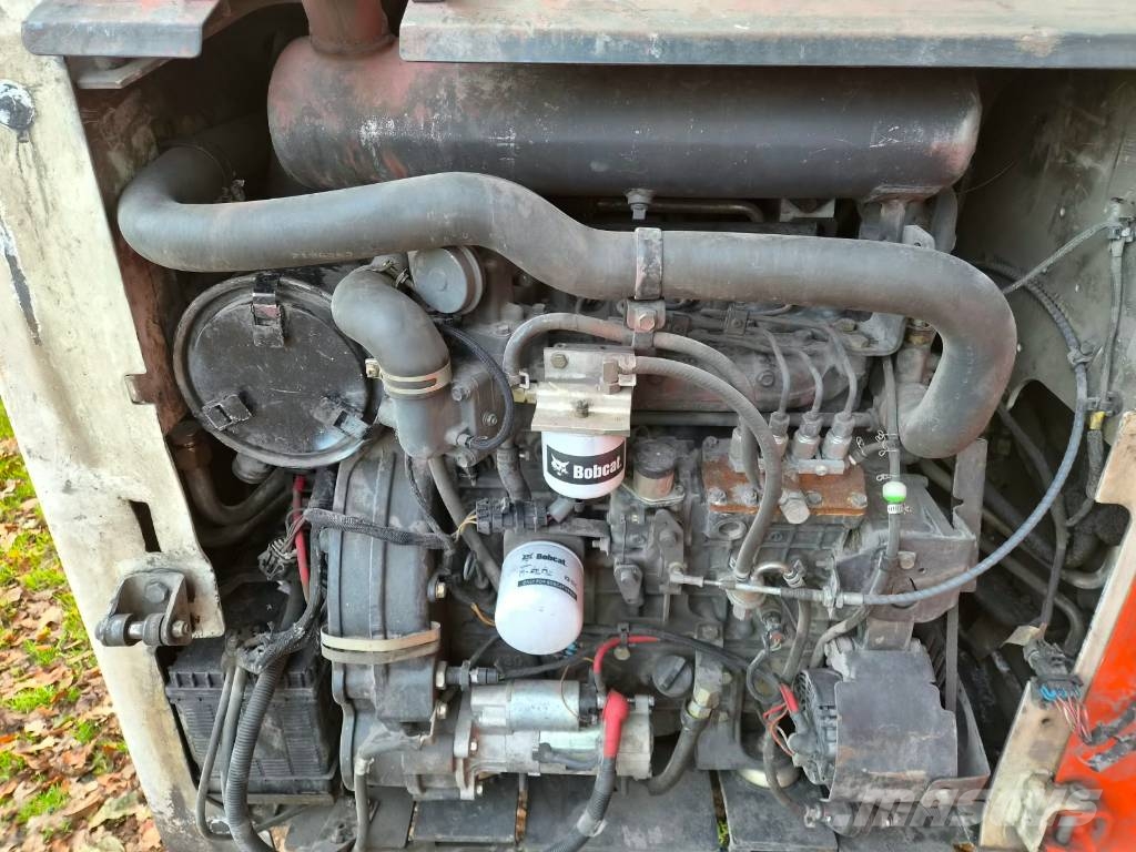 Bobcat S 220 スキッドステアローダー