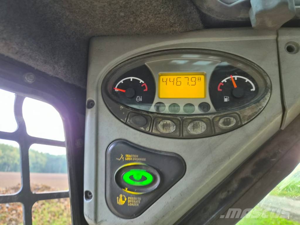 Bobcat S 220 スキッドステアローダー