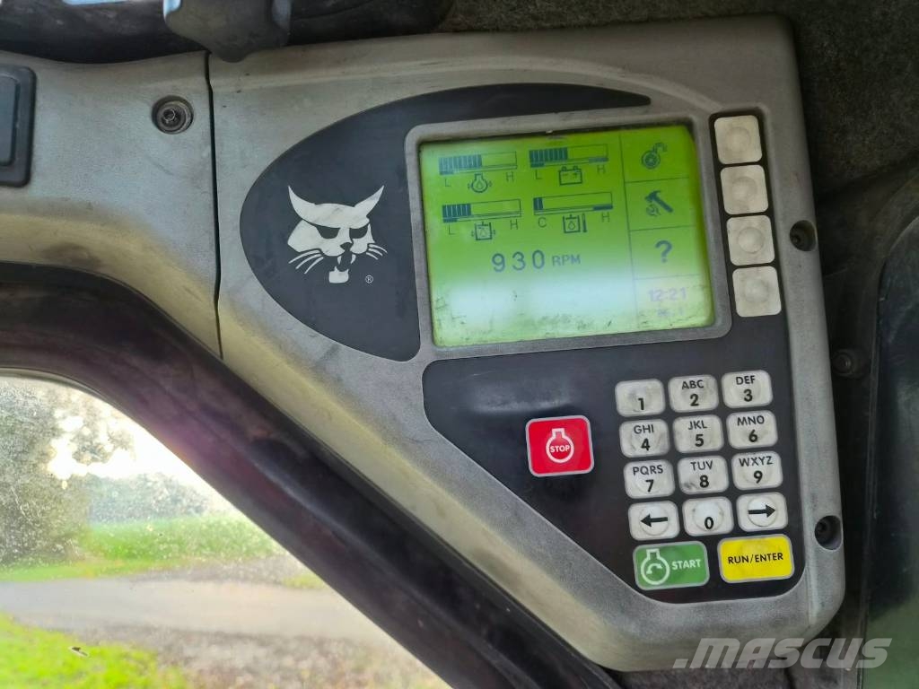 Bobcat S 220 スキッドステアローダー