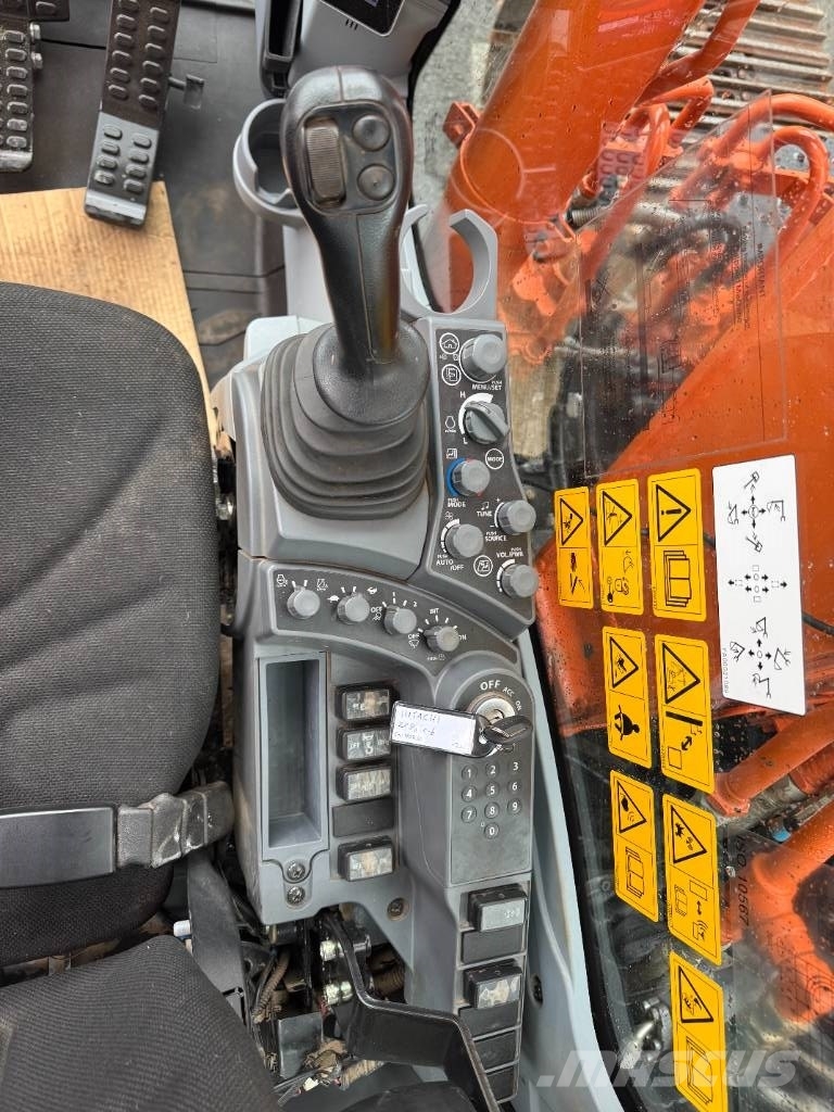 Hitachi ZX130LCN-7 -STAGE V- Εκσκαφείς με ερπύστριες