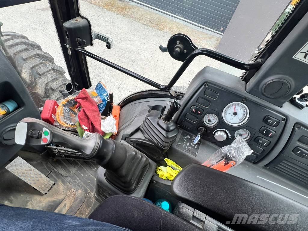 Mecalac TLB 990PM لوادر ذات جرافات عكسية