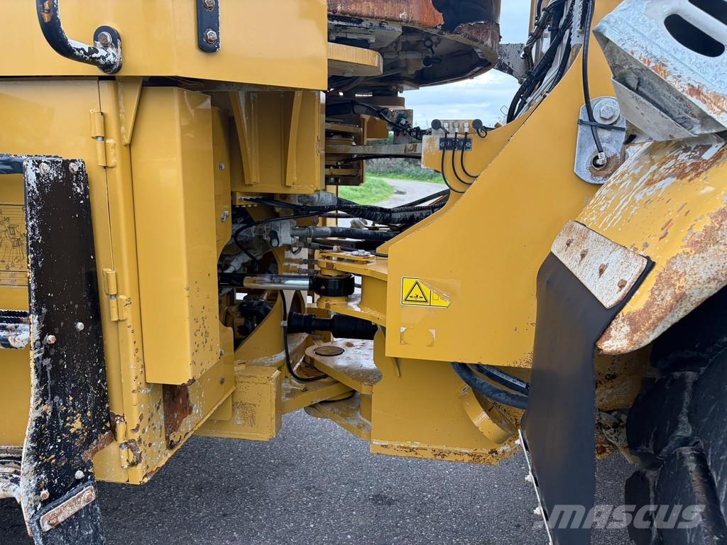 CAT 966K Kolesni nakladalci
