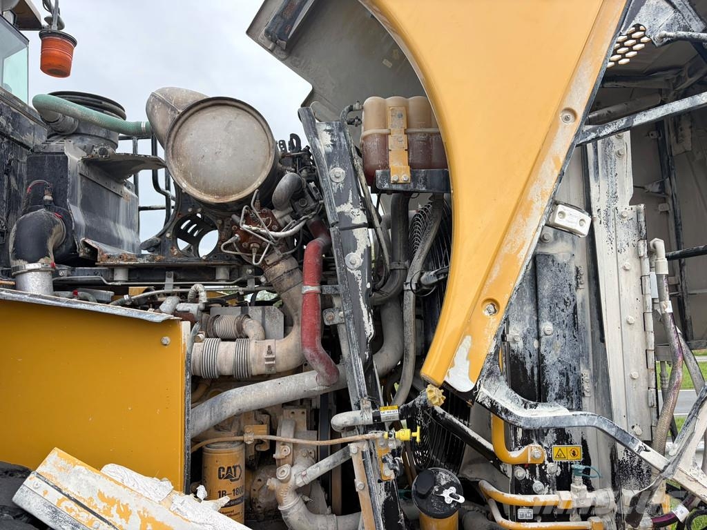 CAT 966K Kolesni nakladalci