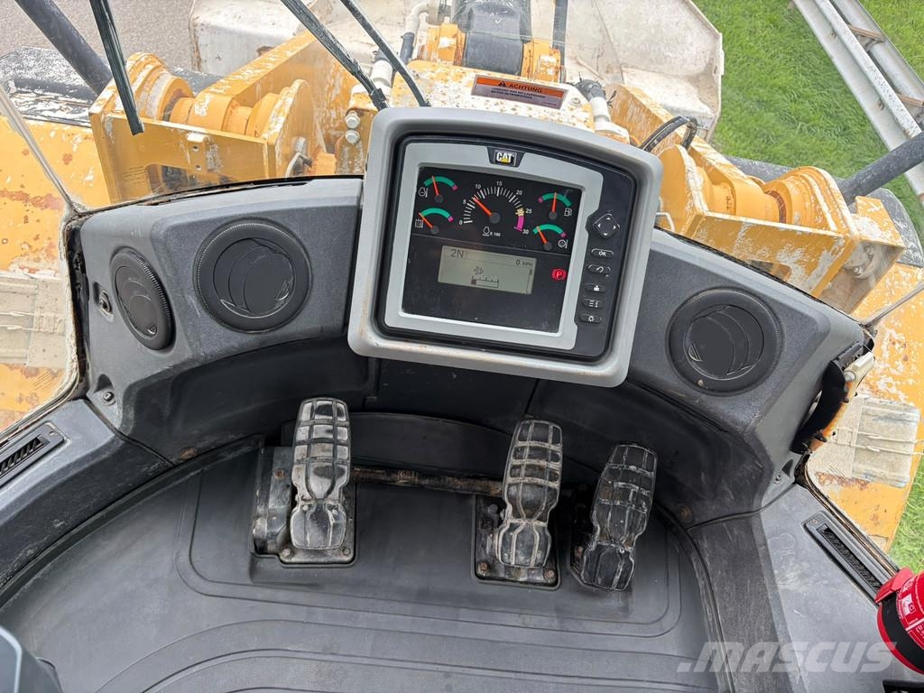 CAT 966K Kolesni nakladalci