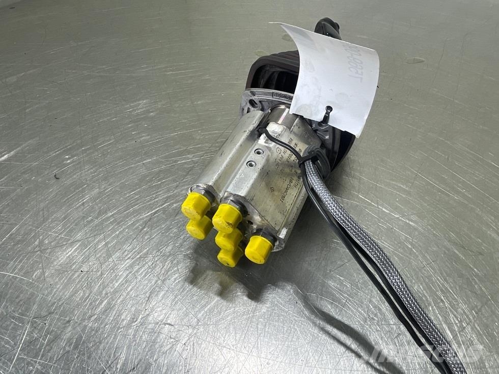 Liebherr L524-94046652/10424521-Joystick/Servo valve Hydraulics