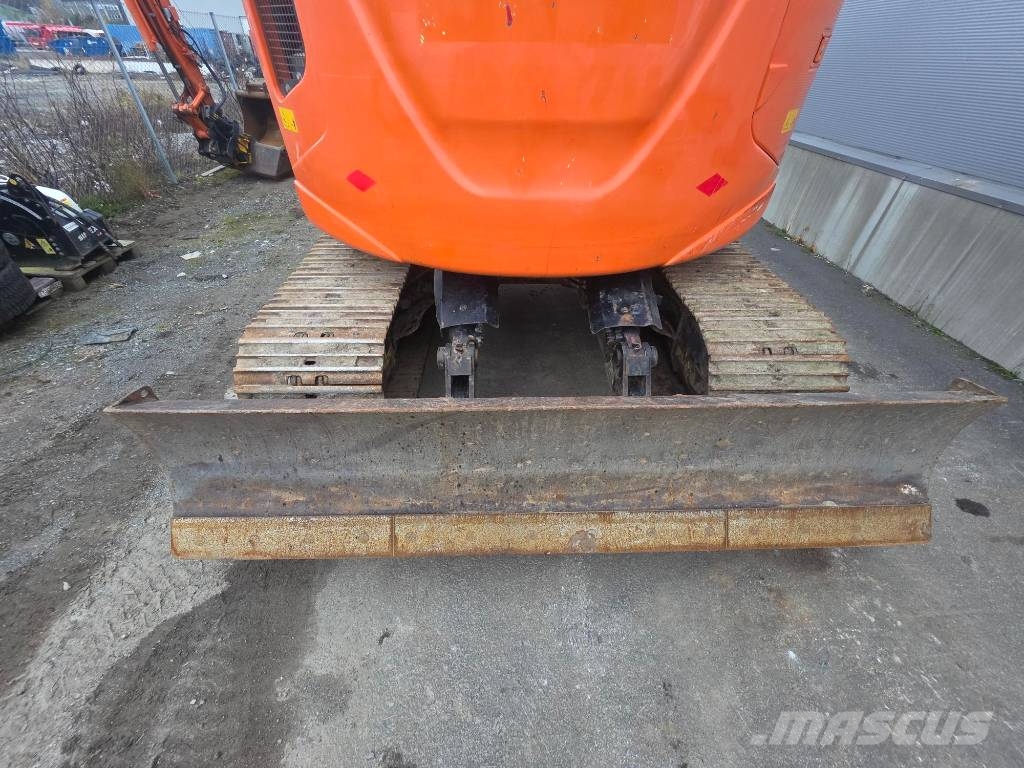 Hitachi ZX 135 US-5 Telakaivukoneet