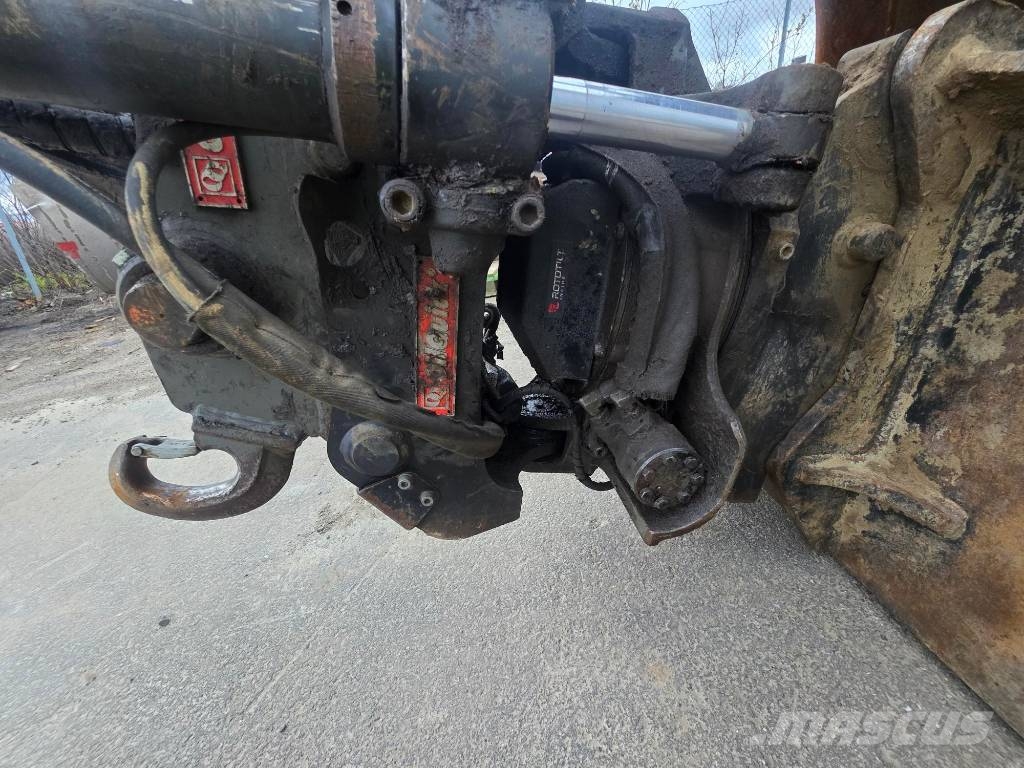 Hitachi ZX 135 US-5 Telakaivukoneet