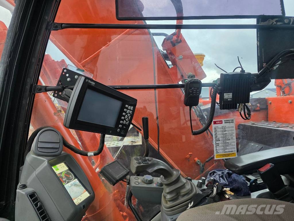 Hitachi ZX 135 US-5 Telakaivukoneet