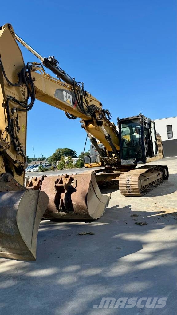 CAT 324 E LN Pelle sur chenilles