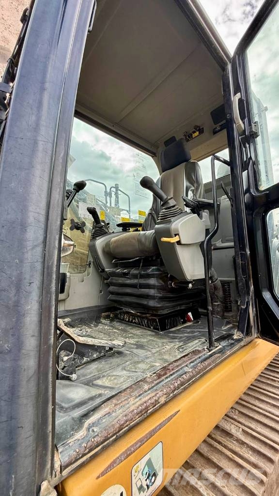 CAT 324 E LN Pelle sur chenilles