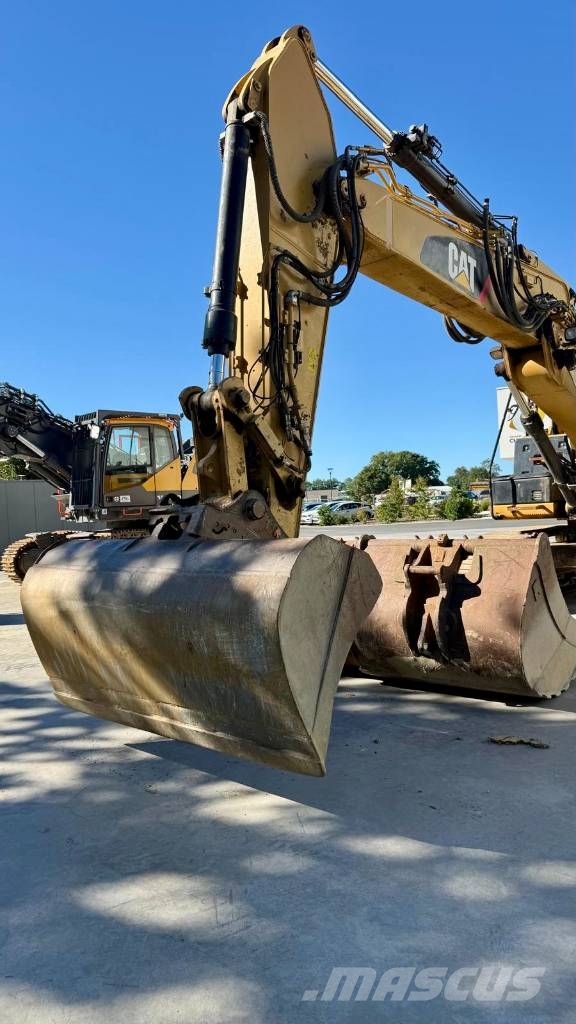 CAT 324 E LN Pelle sur chenilles
