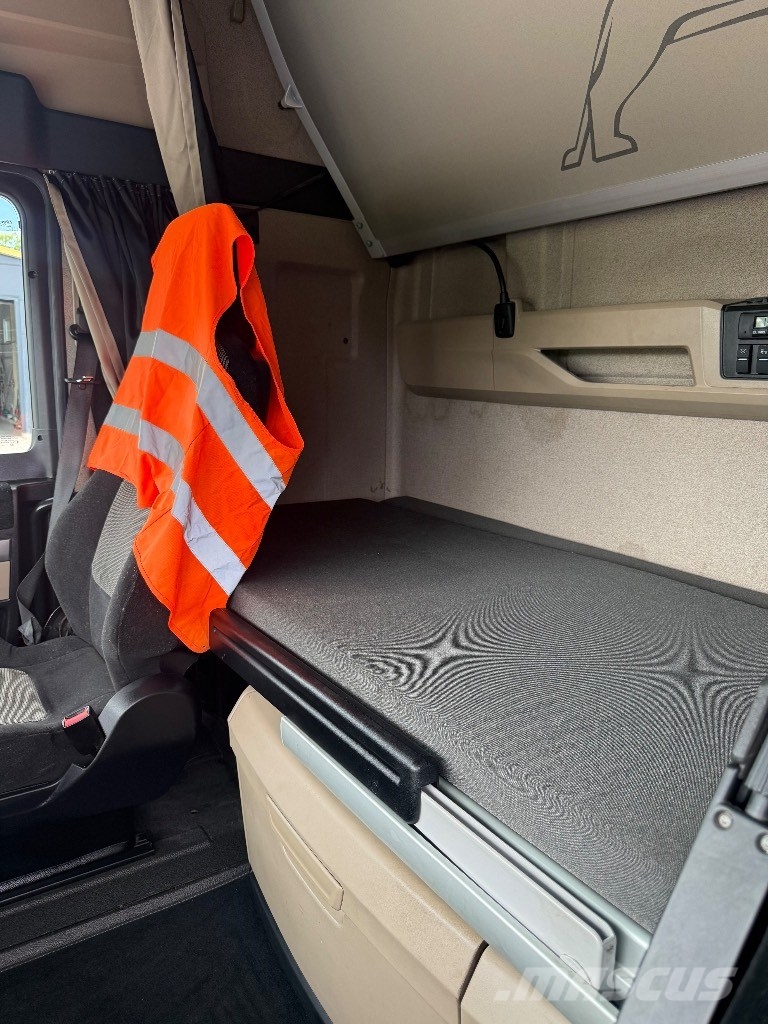 MAN TGX 26,510 Camiones portamaquinaria