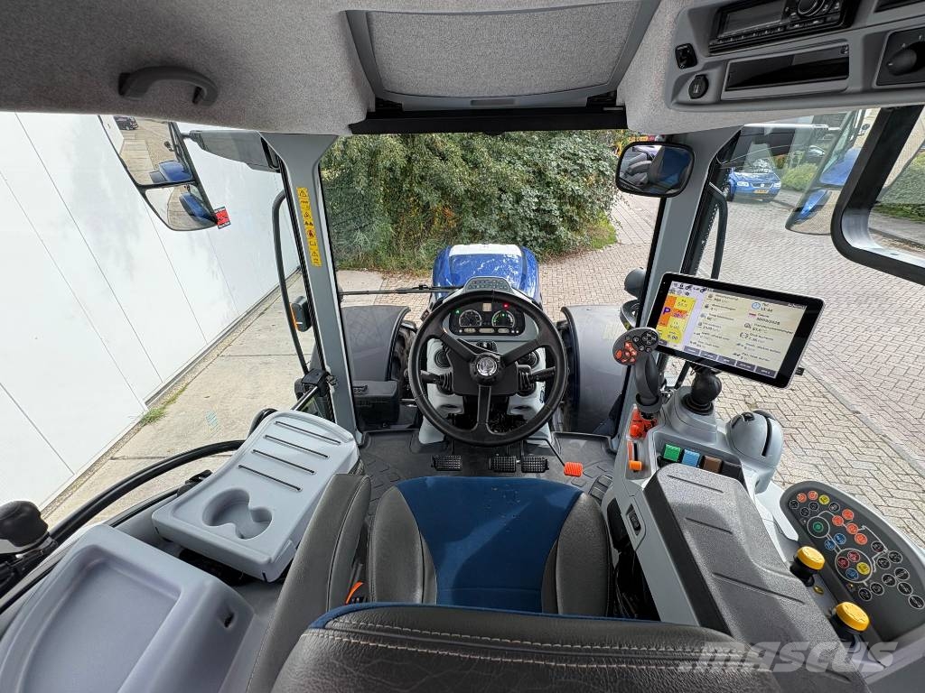 New Holland T 7.225 AC Tractoren