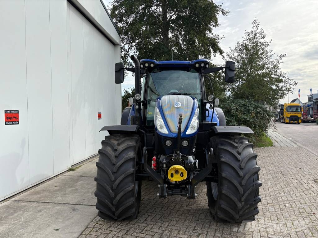 New Holland T 7.225 AC Tractoren