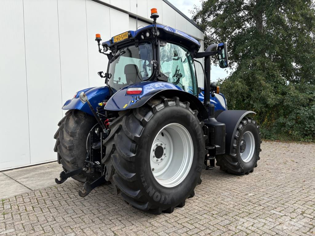 New Holland T 7.225 AC Tractoren