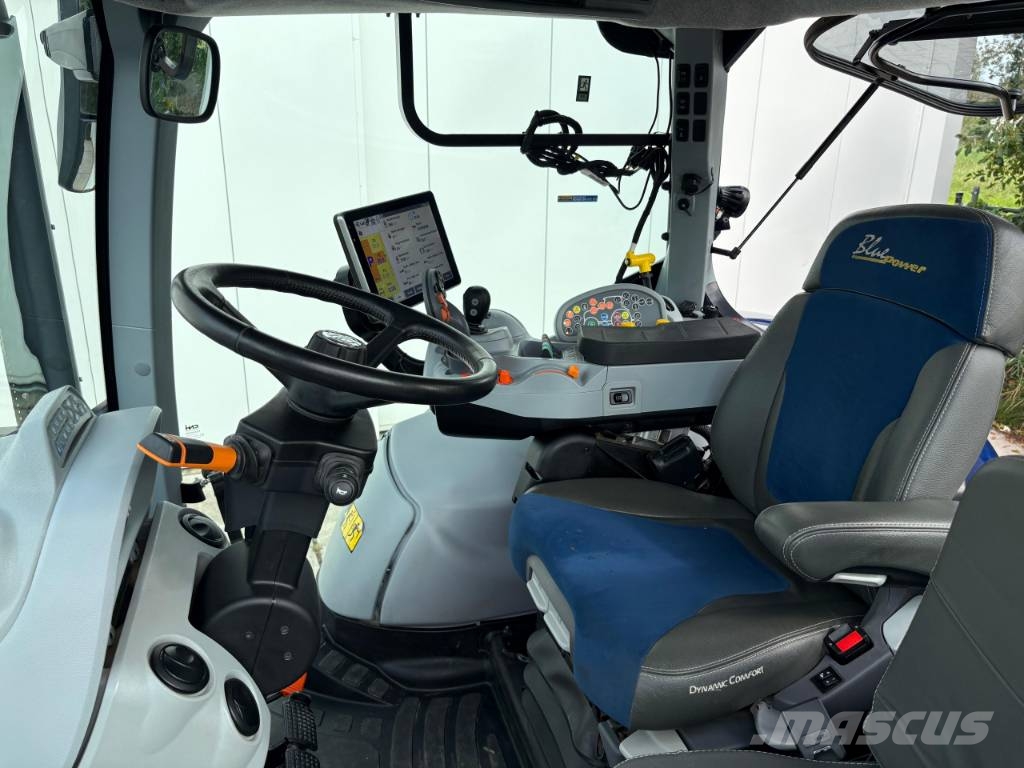 New Holland T 7.225 AC Tractoren