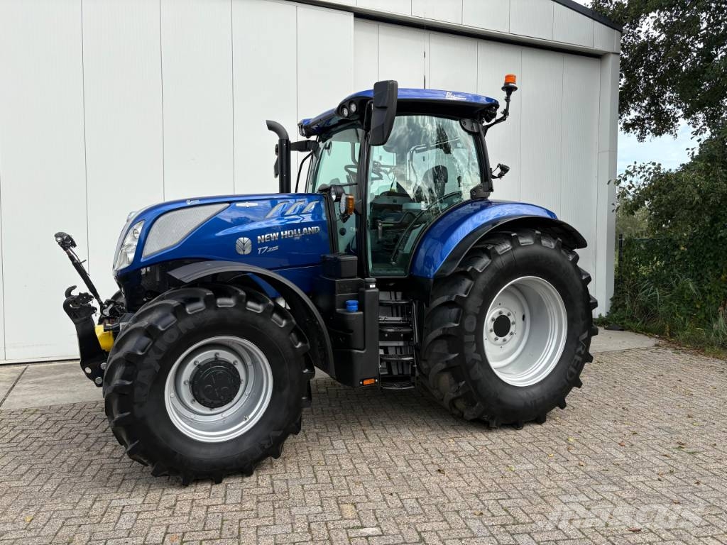 New Holland T 7.225 AC Tractoren
