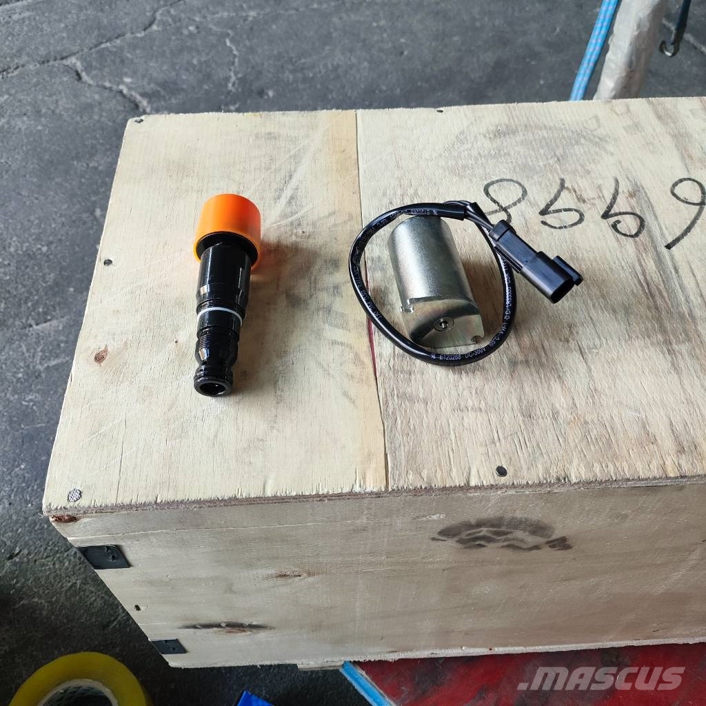 Komatsu HD465-7 HD605-7E0 Valve UCJ2310A0716-0 UC110067651 Hidráulicos