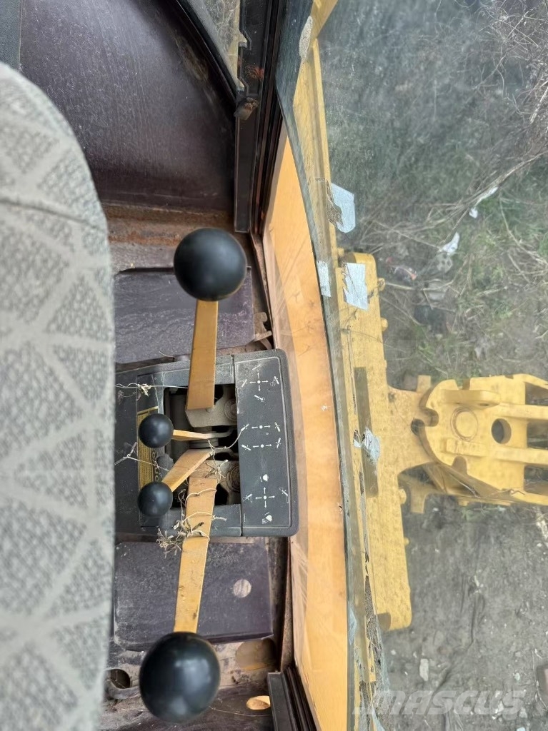 CASE 695 Backhoe