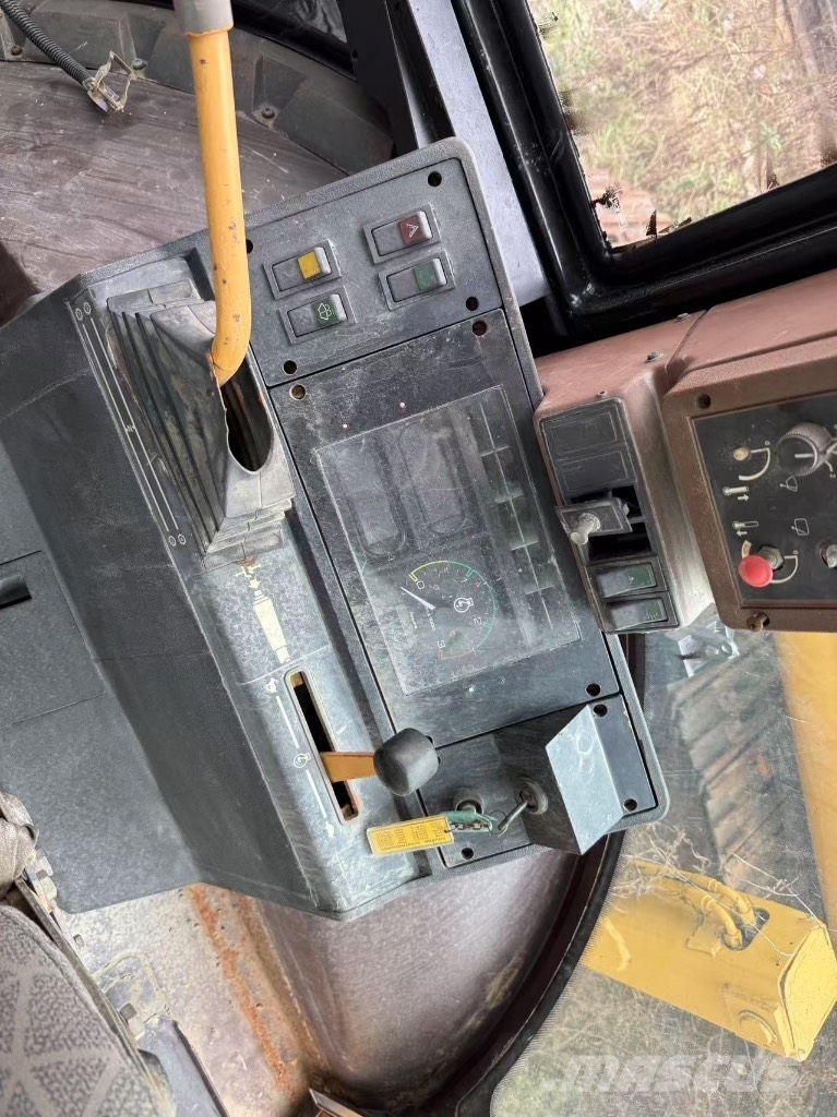 CASE 695 Backhoe