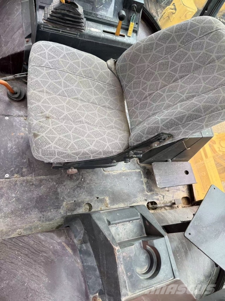 CASE 695 Backhoe