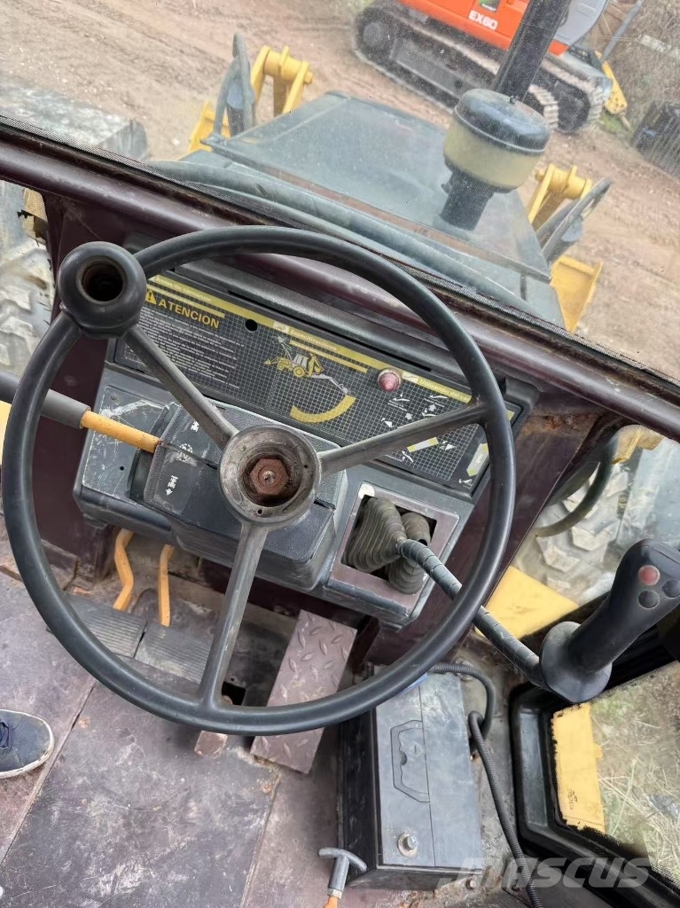 CASE 695 Backhoe
