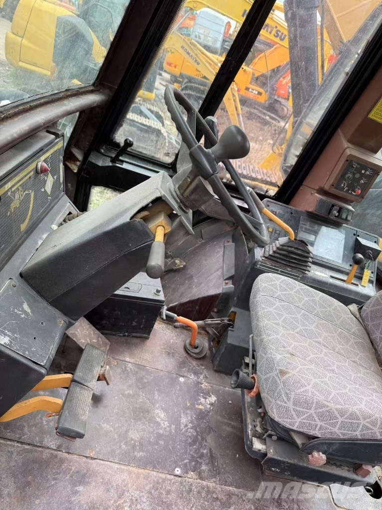 CASE 695 Backhoe
