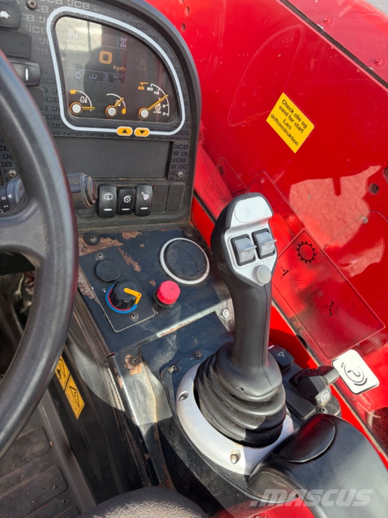 JCB 525-60 Teleskopiskie manipulatori