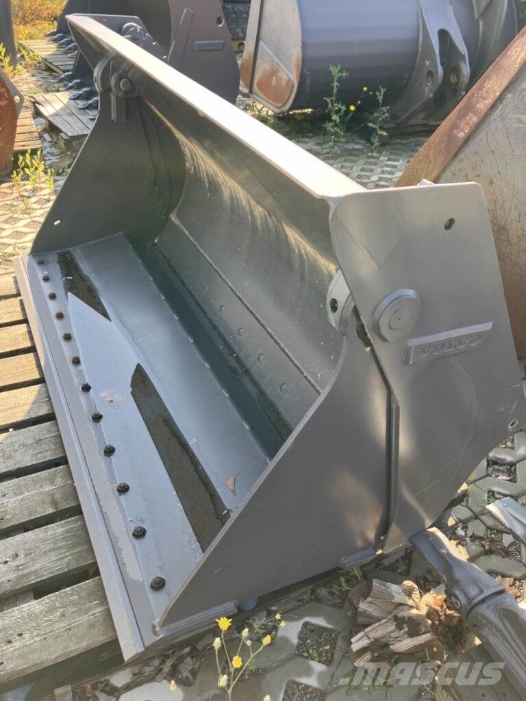 Volvo Klappschaufel mit Messer -P Aufnahme Cucharones