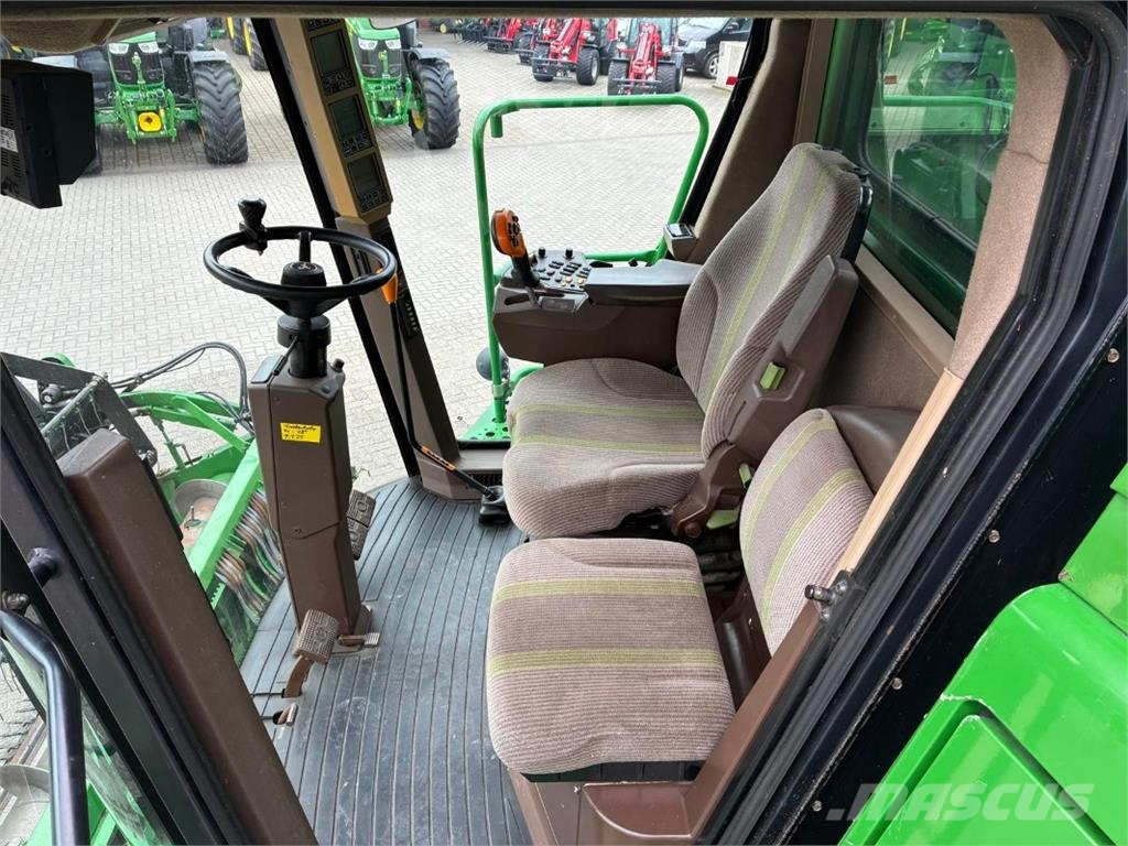 John Deere T560 Farm machinery