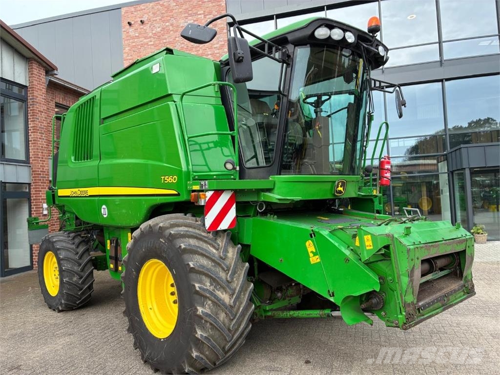 John Deere T560 Farm machinery
