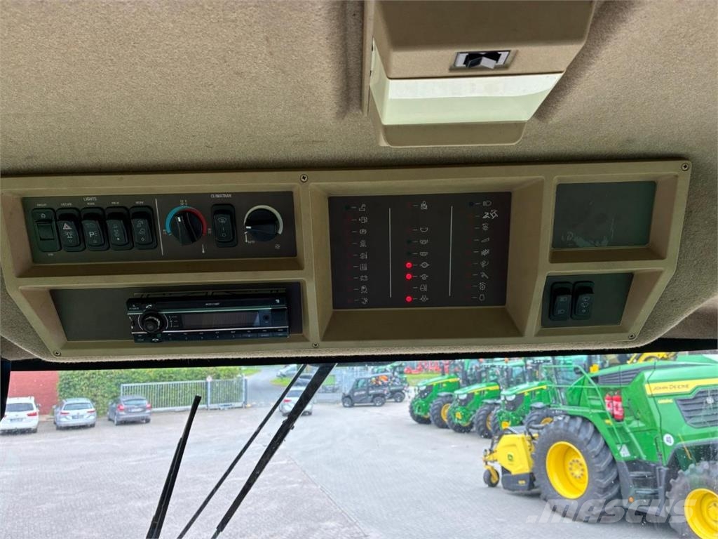 John Deere T560 Farm machinery