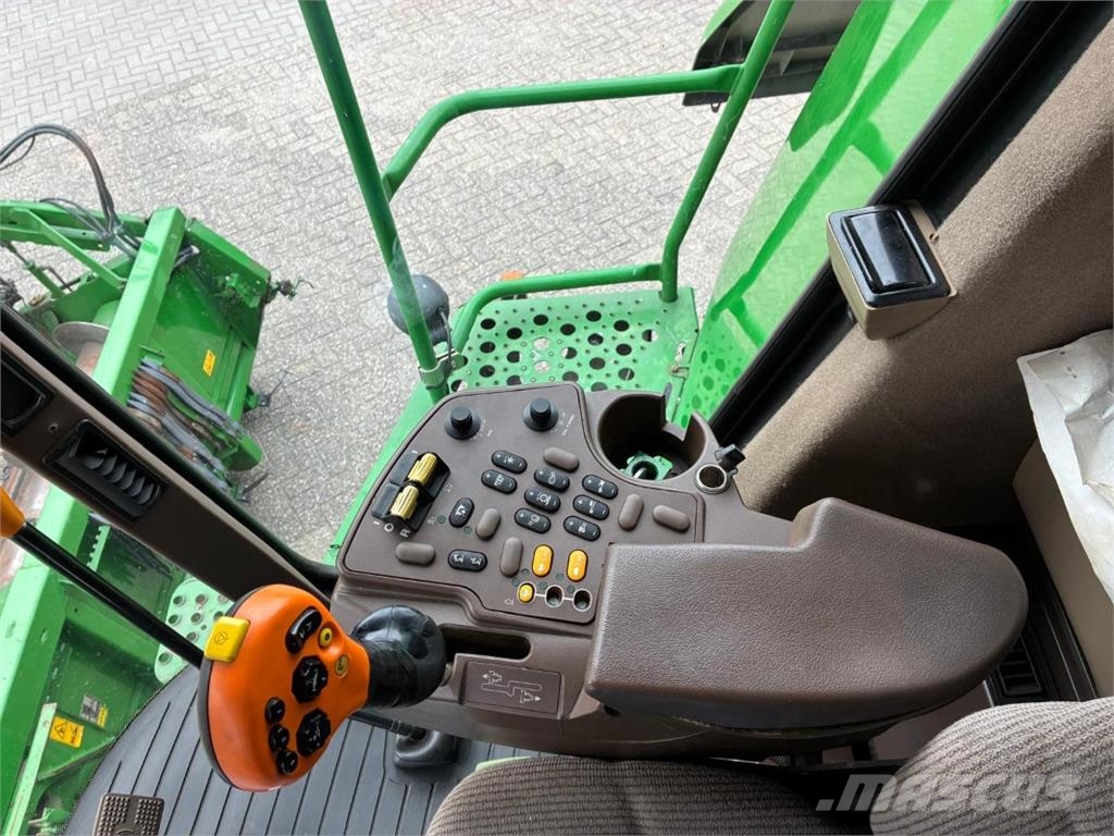 John Deere T560 Farm machinery